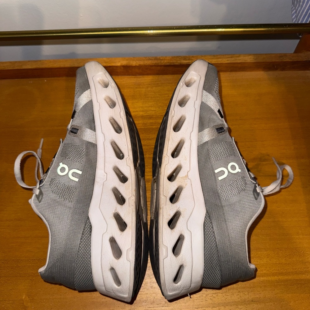 Oncloud Running Light Gray Athletic Sneakers - image 6